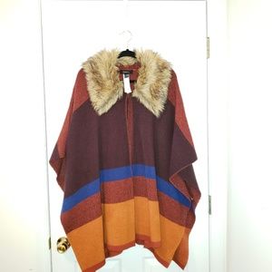 EUC Forever 21 Heavy Knit Poncho w/Faux Fur Collar